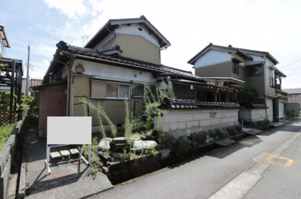 南砺市八塚、中古一戸建ての外観画像です