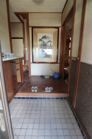 南砺市八塚、中古一戸建ての玄関画像です