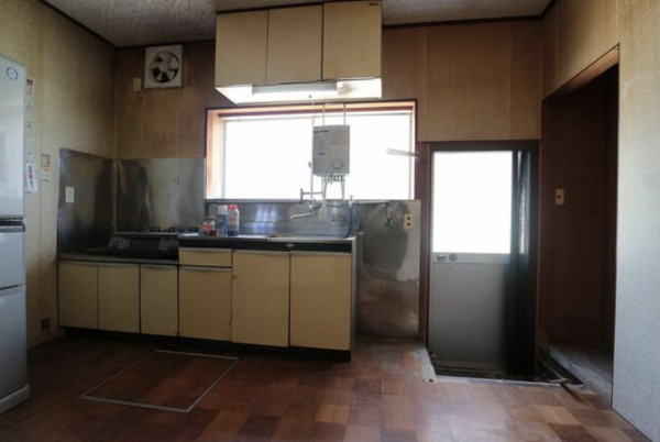 南砺市八塚、中古一戸建てのキッチン画像です