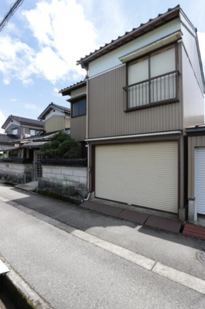 南砺市八塚、中古一戸建ての外観画像です