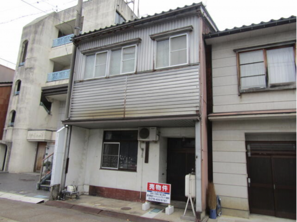小矢部市新富町、中古一戸建ての外観画像です