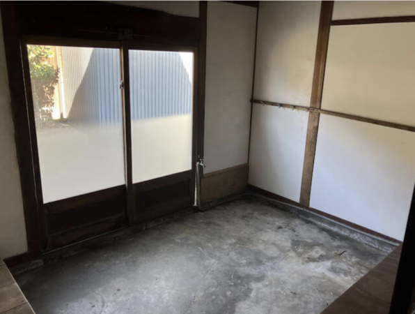南砺市、中古一戸建ての玄関画像です