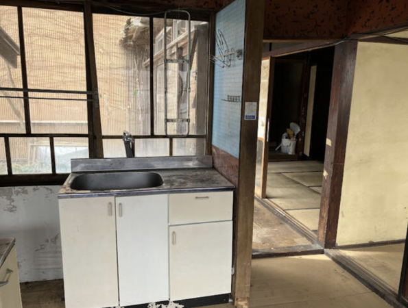南砺市、中古一戸建てのキッチン画像です