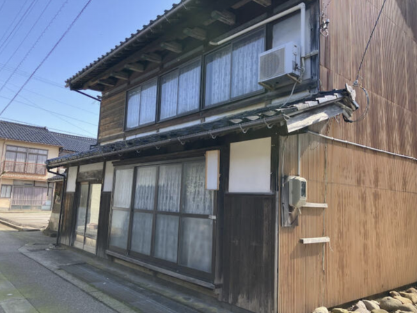 南砺市、中古一戸建ての外観画像です