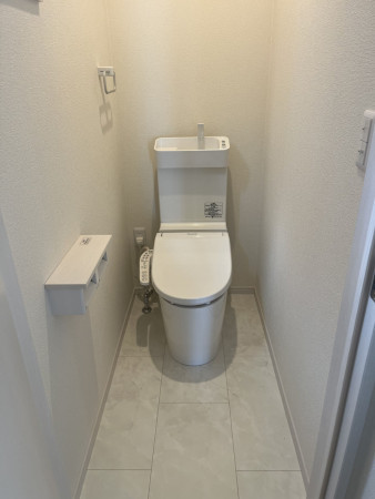 砺波市杉木、中古一戸建てのトイレ画像です