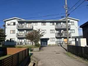 小矢部市芹川、収益物件/マンションの外観画像です