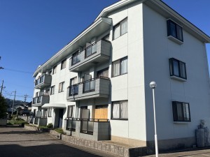 小矢部市芹川、収益物件/マンションの外観画像です