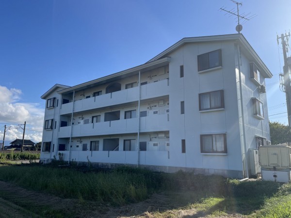 小矢部市芹川、収益物件/マンションの外観画像です