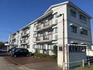 小矢部市泉町、収益物件/マンションの外観画像です