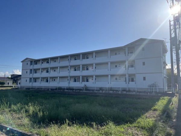 小矢部市泉町、収益物件/マンションの外観画像です