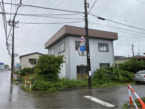 南砺市荒木、収益物件/倉庫の外観画像です