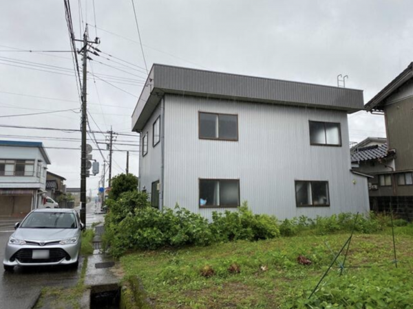 南砺市荒木、収益物件/倉庫の外観画像です