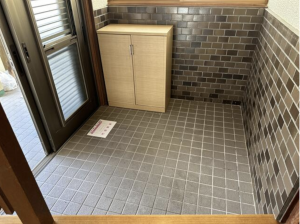 南砺市井波、中古一戸建ての玄関画像です