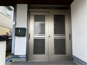 南砺市井波、中古一戸建ての玄関画像です