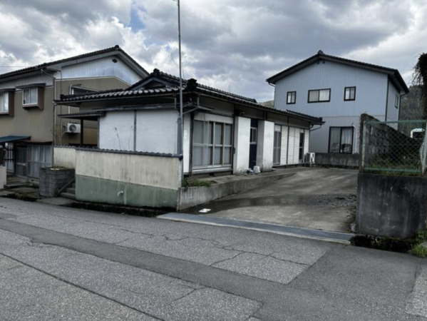 南砺市井波、中古一戸建ての外観画像です