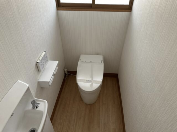 南砺市井波、中古一戸建てのトイレ画像です