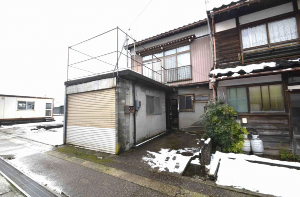 南砺市松原、中古一戸建ての外観画像です