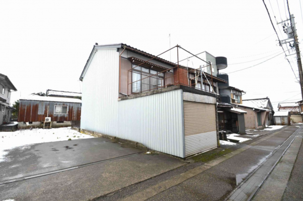 南砺市松原、中古一戸建ての外観画像です