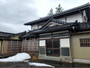 南砺市岩屋、中古一戸建ての外観画像です