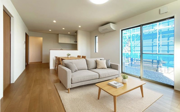 砺波市杉木、新築一戸建ての居間画像です