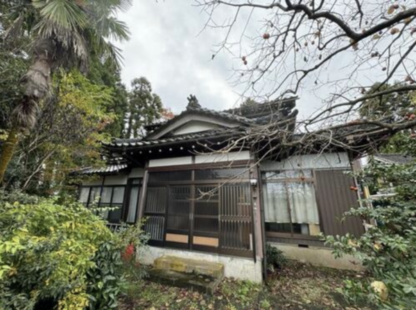 南砺市沖、中古一戸建ての外観画像です