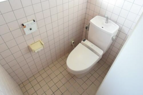 南砺市、中古一戸建てのトイレ画像です