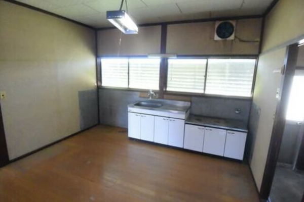 南砺市、中古一戸建てのキッチン画像です
