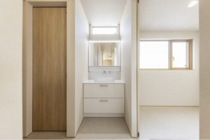 砺波市杉木、中古一戸建ての洗面画像です