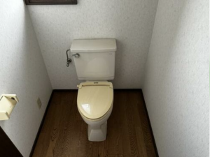 砺波市庄川町、中古一戸建てのトイレ画像です
