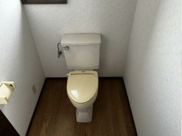 砺波市庄川町、中古一戸建てのトイレ画像です