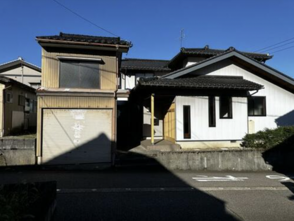 砺波市庄川町、中古一戸建ての外観画像です