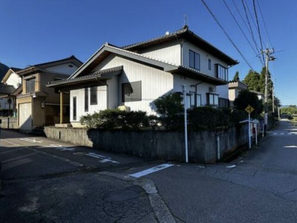 砺波市庄川町、中古一戸建ての外観画像です