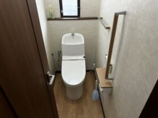 砺波市庄川町、中古一戸建てのトイレ画像です