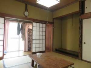 砺波市千代、中古一戸建ての居間画像です
