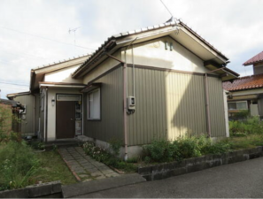 砺波市千代、中古一戸建ての外観画像です