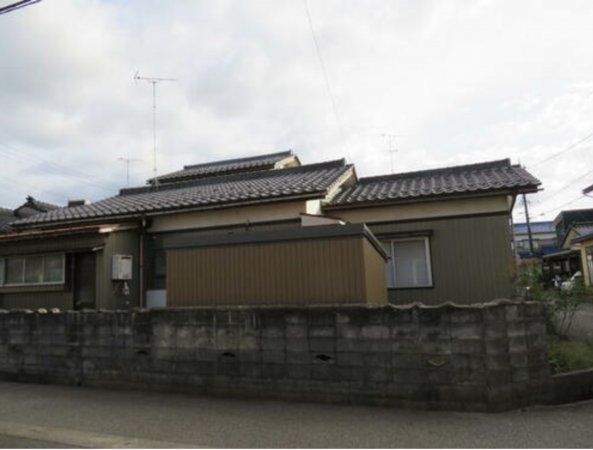 砺波市千代、中古一戸建ての外観画像です