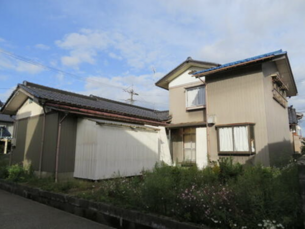 砺波市千代、中古一戸建ての外観画像です