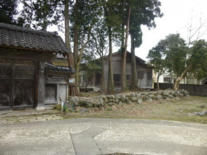砺波市頼成、中古一戸建ての外観画像です
