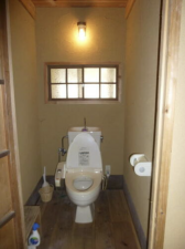 砺波市頼成、中古一戸建てのトイレ画像です