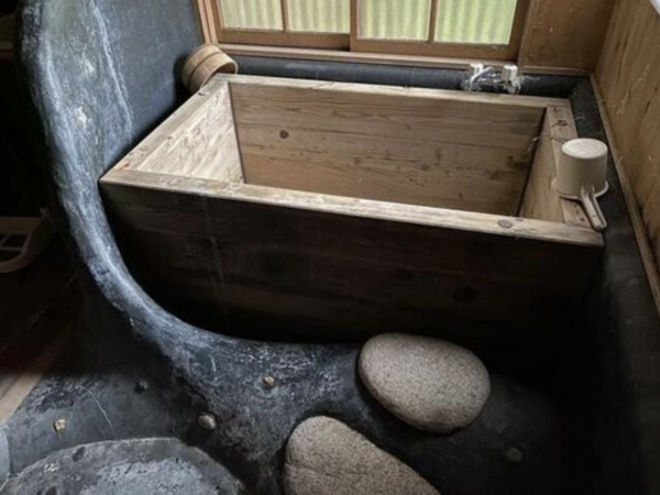 砺波市頼成、中古一戸建ての風呂画像です