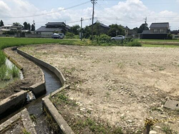 砺波市石丸、土地の外観画像です