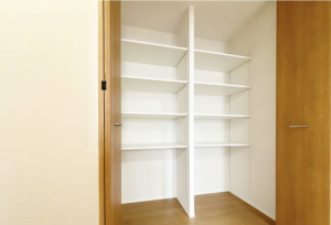 砺波市矢木、新築一戸建ての収納画像です