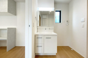 砺波市矢木、新築一戸建ての洗面画像です