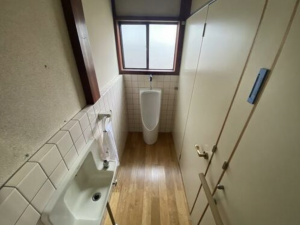 砺波市庄川町、中古一戸建てのトイレ画像です