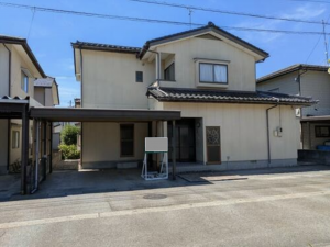砺波市柳瀬、中古一戸建ての外観画像です