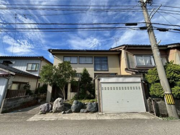 南砺市、中古一戸建ての外観画像です