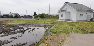 小矢部市芹川、土地の外観画像です