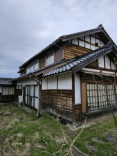 南砺市山斐、中古一戸建ての外観画像です