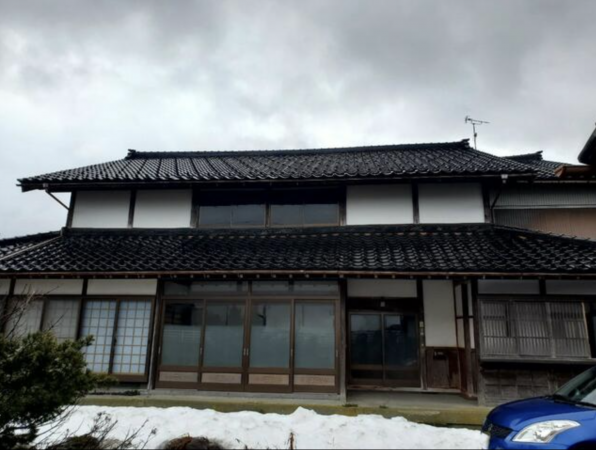 南砺市山斐、中古一戸建ての外観画像です