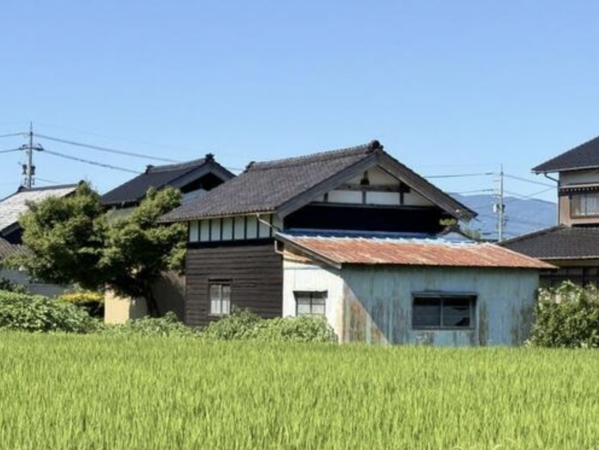 南砺市二日町、中古一戸建ての外観画像です